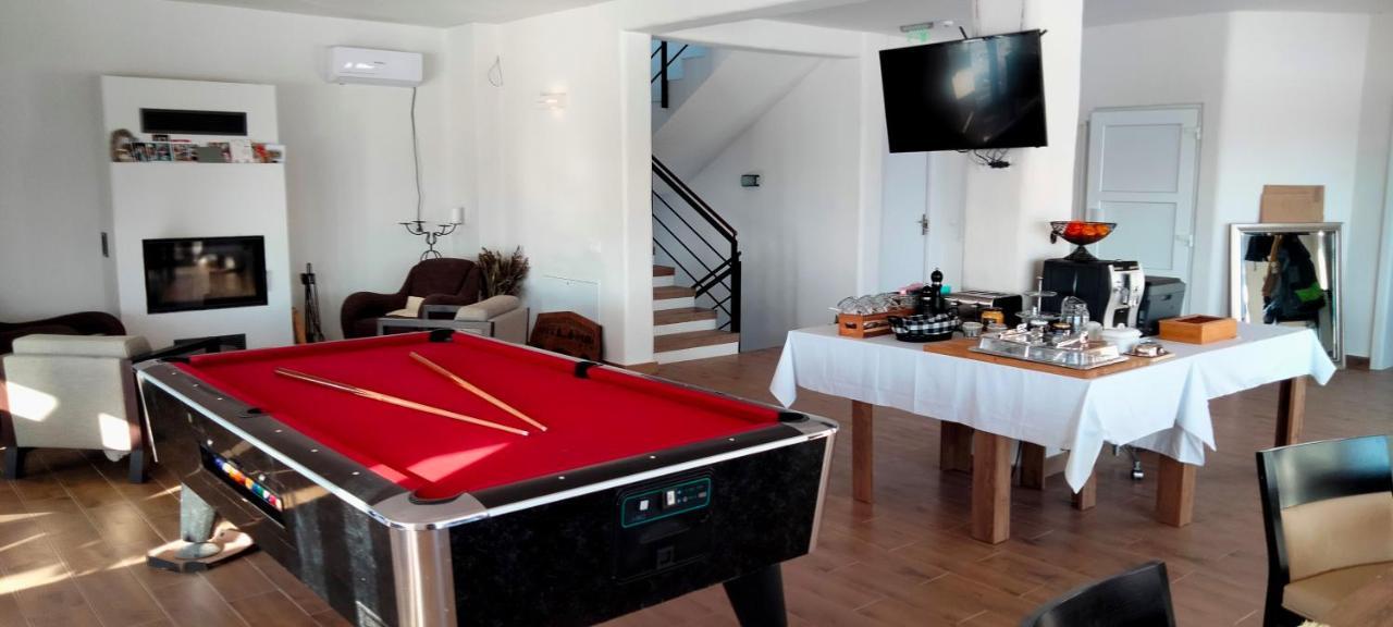 Casa Comilor Bed & Breakfast Surdesti  Eksteriør bilde