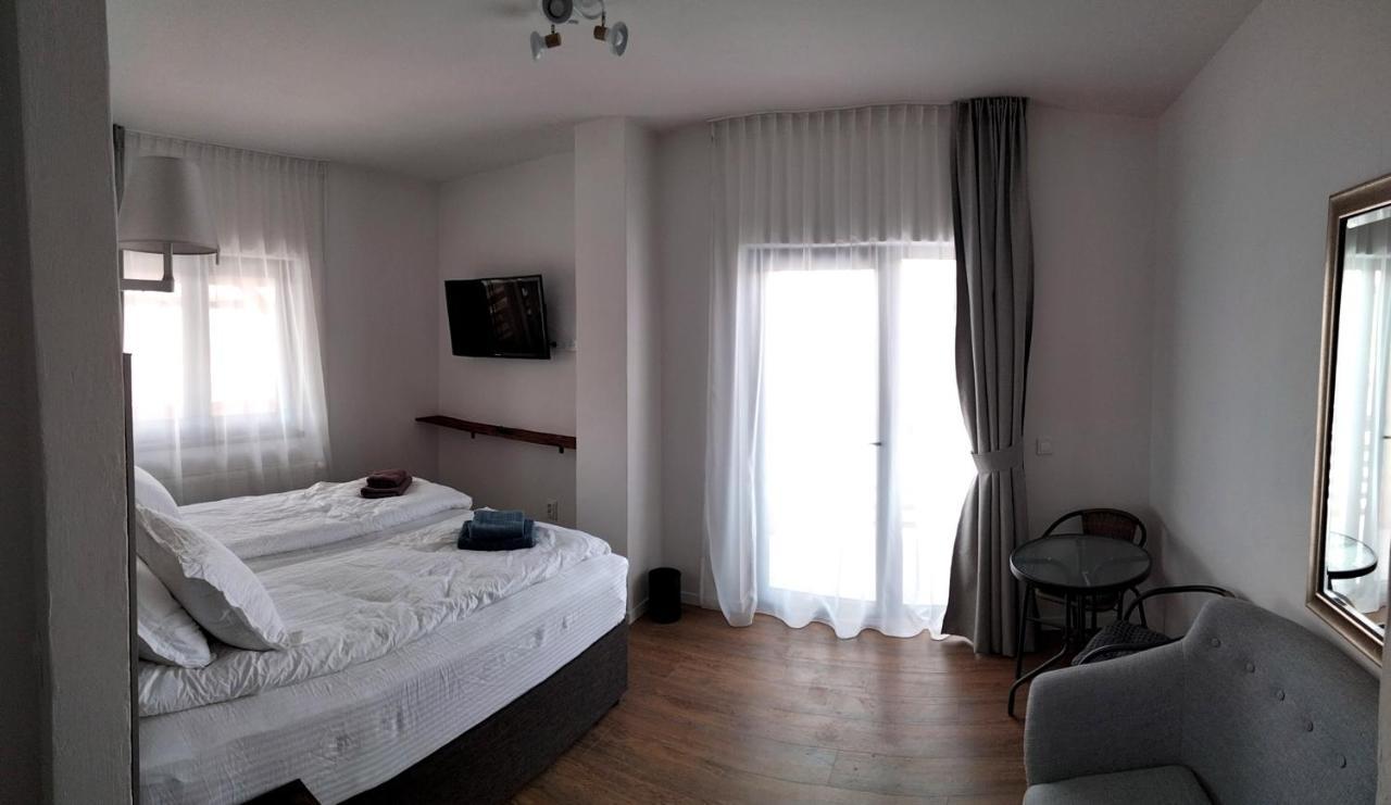 Casa Comilor Bed & Breakfast Surdesti  Eksteriør bilde