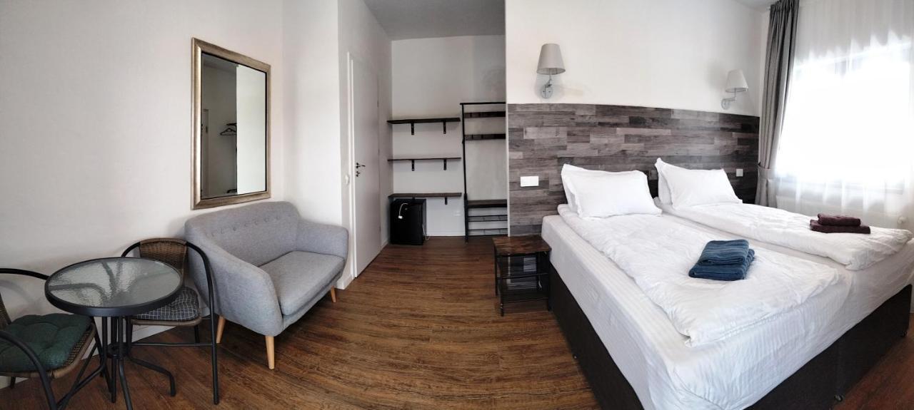 Casa Comilor Bed & Breakfast Surdesti  Eksteriør bilde