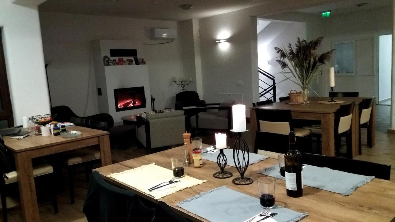 Casa Comilor Bed & Breakfast Surdesti  Eksteriør bilde