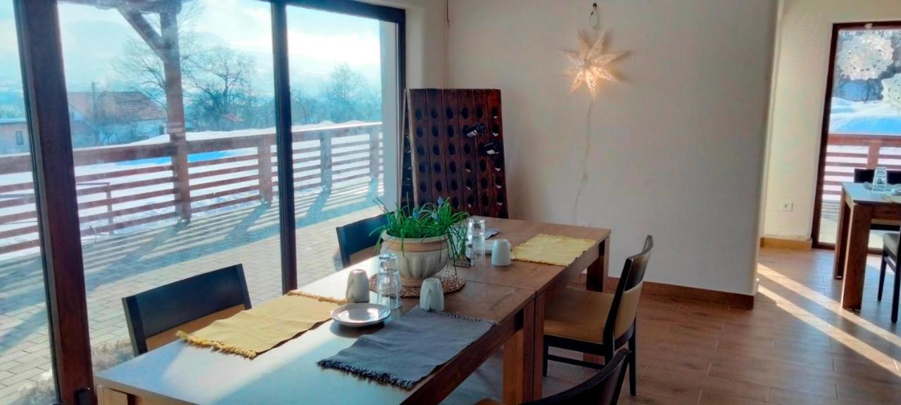 Casa Comilor Bed & Breakfast Surdesti  Eksteriør bilde