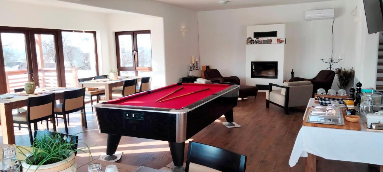 Casa Comilor Bed & Breakfast Surdesti  Eksteriør bilde